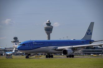 Aircraft at Amsterdam Schiphol Airport, on the taxiway for take-off on the Aalsmeerbaan, 18L/36R,