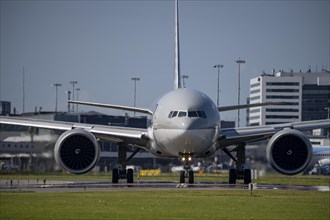 Aircraft at Amsterdam Schiphol Airport, on the taxiway for take-off on the Aalsmeerbaan, 18L/36R,