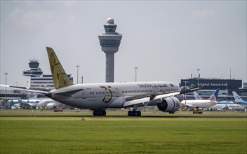 Saudia Boeing 787 Dreamliner, aircraft landing at Amsterdam Schiphol Airport, Buitenveldertbaan,