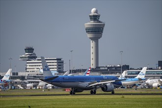 KLM Embraer E195-E2, aircraft landing at Amsterdam Schiphol Airport, Buitenveldertbaan, 09/27, Air