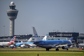 KLM Boeing 737-800, aircraft landing at Amsterdam Schiphol Airport, Buitenveldertbaan, 09/27, air