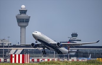 Delta Air Lines Airbus A330, aircraft taking off at Amsterdam Schiphol Airport, Kaagbaan, 06/24,