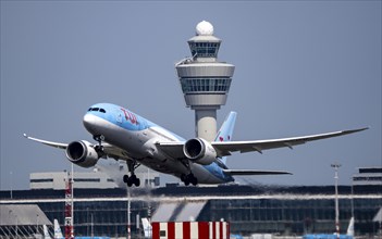 TUI Boeing 787 Dreamliner aircraft taking off at Amsterdam Schiphol Airport, Kaagbaan, 06/24, air