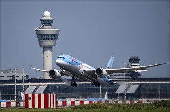 TUI Boeing 787 Dreamliner aircraft taking off at Amsterdam Schiphol Airport, Kaagbaan, 06/24, air