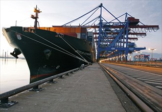 Hamburg, 19 October 2009, Container ship in the Port of Hamburg, CTA, Container Terminal