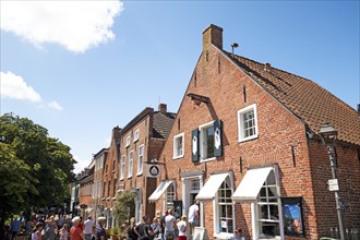 Ice cream parlour at the harbour, gabled house, Greetsiel, Krummhörn, East Frisia, Lower Saxony,