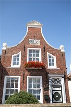 Gabled house at the harbour, Greetsiel, Krummhörn, East Frisia, Lower Saxony, Germany, Europe