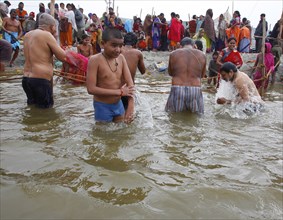 Allahabad, India, 20.01.2010, Hindus gather for the Magh Mela in Allahabad to take a holy dip at