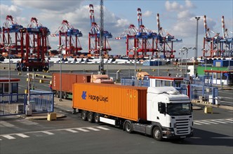 Bremerhaven, 29.09.2010, A truck loaded with a Hapag LLoyd container leaves the container terminal