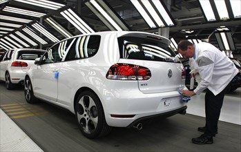 Wolfsburg, 08.03.2010, Volkswagen plant, Golf VI, final inspection, Wolfsburg, Germany, Europe