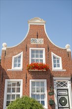 Gabled house, at the harbour, Greetsiel, Krummhörn, East Frisia, Lower Saxony, Germany, Europe