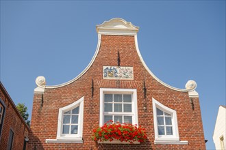 Gabled house, at the harbour, Greetsiel, Krummhörn, East Frisia, Lower Saxony, Germany, Europe