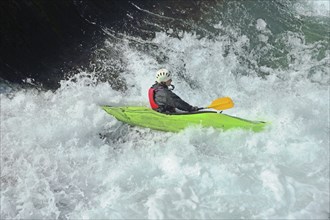 White water kayaking on the Sorgue, kayaking, white water, Fontaine-de-Vaucluse, Vaucluse, Luberon,