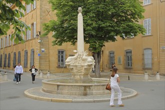 Fontaine des Quatre Dauphins, dolphin fountain, dolphin fountain, ornamental fountain with