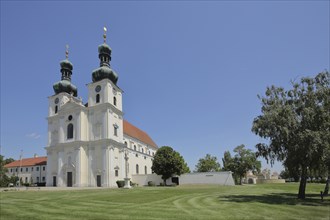 Baroque basilica, twin towers, Frauenkirchen, Seewinkel, Lake Neusiedl, Burgenland, Austria, Europe