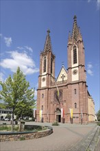 Late Gothic Rheingau Cathedral and landmark, twin towers, Bischof Blum Platz, Geisenheim, Rheingau,