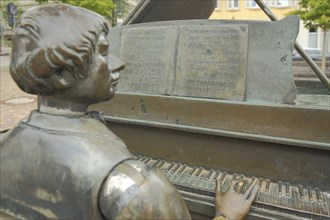 Musician's fountain with piano player with score by Bonifatius Stirnberg 1989, sculpture, woman,