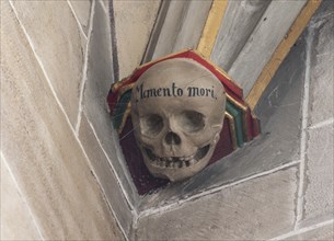 Skull, Momento mori, console stone in the Heilig Kreuz Minster, Rottweil, Baden-Württemberg,