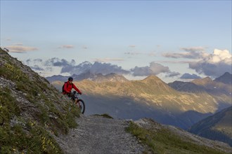 Mountain biker on the panoramic trail, bike tour, Parsenn, Davos, Grisons, Switzerland, Europe