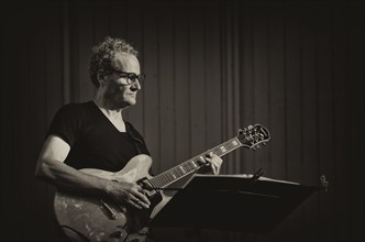 Guitarist Niels Ruthardt of the jazz band LoT Late on Tuesday, black and white, vintage, Stuttgart,