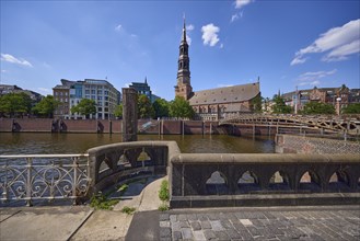 Customs canal with railing, main church St. Katharinen and Jungfernbrücke, Speicherstadt, Free and