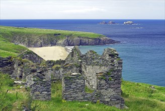 Stone ruins overlooking a sandy beach and the sea, Blasket Islands, Dunmore Head, Ireland, Europe