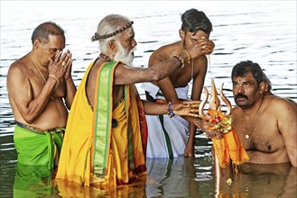 Head priest Siva Sri Arumugam Paskarakurukkal in the Datteln-Hamm canal during ritual purification,