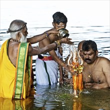 Head priest Siva Sri Arumugam Paskarakurukkal in the Datteln-Hamm canal during ritual purification,