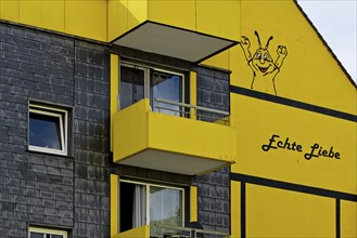 Black and yellow house with the lettering Echte Liebe, Borussia Dortmund, Dortmund, Ruhr area,