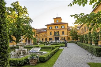 Lenbachhaus, Municipal Gallery, Garden with Fountain with Sun Star, Kunstareal Munich, Munich,