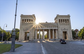 Propylaea with sun star against the light, city gate at Königsplatz, Kunstareal Munich, Munich,