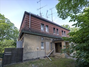 Old house on the banks of the Havel near the historic railway ferry, Fürstenberg/Havel,