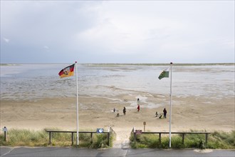 People in the mudflats at low tide, Kniephaken, Wittdün, North Sea coast, Amrum, North Sea island,