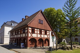 The Raschkehaus (Zinzendorfplatz 8) is a half-timbered house in the town centre of Niesky in the