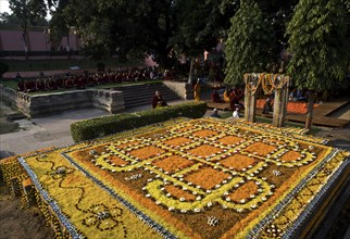 Floral decoration at the Mahabodhi temple (Bodhgaya, India), The Mahabodhi temple is an ancient