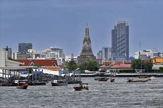 Thonburi Pagoda of Wat Arun and skyscrapers on the Chao Phraya, Bangkok, Thailand, Asia