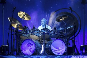 Nick Mason (drummer of Pink Floyd) live on Nick Mason's Saucerful of Secrets, Set the Controls Tour