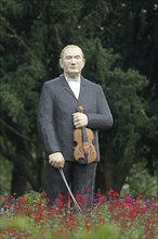 Sculpture and memorial to violinist Adolf bush by Christel Lechner 2017, everyday people, standing,