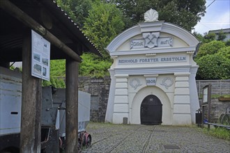 Mouth hole with decorations, year and goods lorry from the Reinhold Forster Erbstollen visitor mine