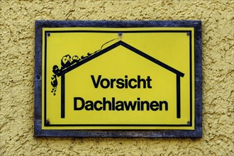 Signpost, Caution, roof avalanches, Bolsternang, Allgäu, Swabia, Baden-Württemberg, Germany, Europe