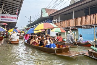 Tourist boat at Damnoen Saduak Floating Market near Bangkok, Thailand, Asia