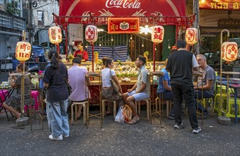 Street food restaurant, Chinatown, Bangkok, Thailand, Asia