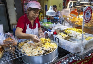 Street food restaurant, Chinatown, Bangkok, Thailand, Asia