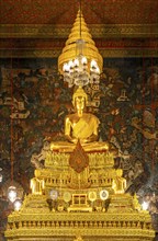 Gilded Buddha statue at the Phra Ubosot ordination hall, Wat Pho complex, Bangkok, Thailand, Asia