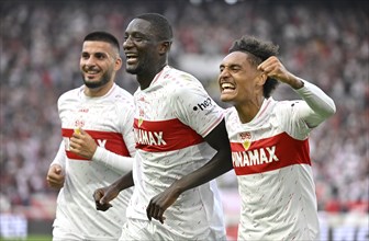 Goal celebration Serhou Guirassy VfB Stuttgart (09) with Enzo Millot VfB Stuttgart (08) and Deniz