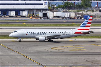 An Embraer 175 aircraft of American Eagle Republic Airways with the registration number N115HQ at