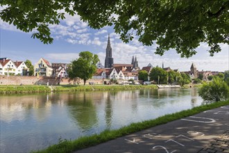 City view, Danube bank with historic old town, fishermen's quarter, butcher's tower and cathedral,