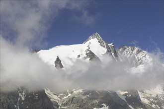 Grossglockner, GroÃŸglockner and the Adlersruhe and Erzherzog-Johann Hütte in the Hohe Tauern