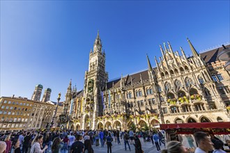 Church of Our Lady, St Mary's Column and New Town Hall on Marienplatz, tourists, Munich, Bavaria,