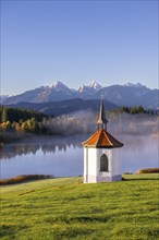 Chapel at Hegratsrieder See, near Füssen, AllgÃ¤u Alps, AllgÃ¤u, Bavaria, Germany, Europe